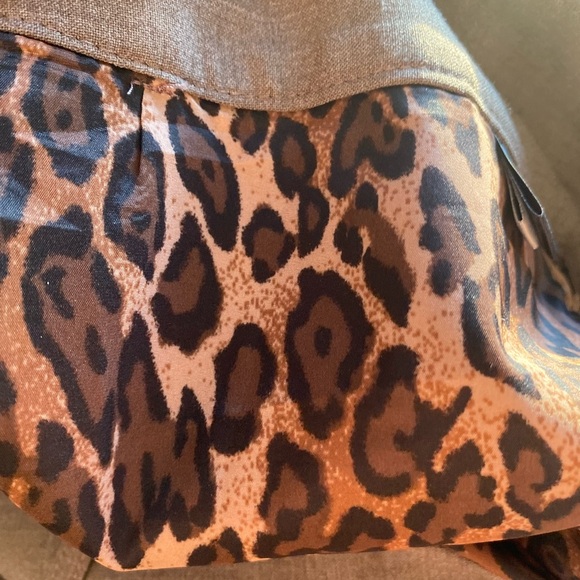 Women’s Beautiful Taupe Lined Pencil Skirt! Sz 6! Gorgeous slit in the back. - Picture 4 of 10